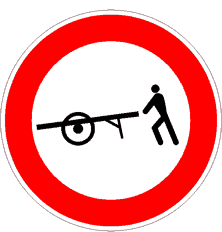 cartello transito vietato veicoli a braccia
