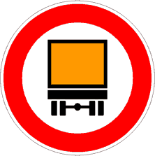 cartello transito vietato ai veicoli che trasportano merci pericolose