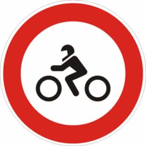 cartello transito vietato ai motocicli